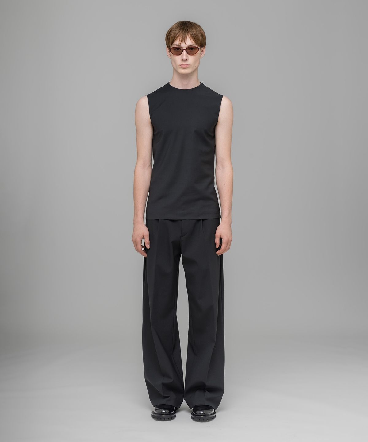 032씨(032C) (U) 오피스 어타이어 수트 슬리브리스 블랙 OFFICE ATTIRE CROPPED SUIT SHELL BLACK