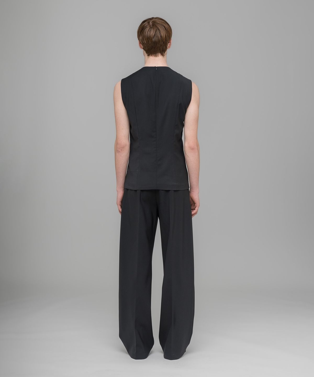 032씨(032C) (U) 오피스 어타이어 수트 슬리브리스 블랙 OFFICE ATTIRE CROPPED SUIT SHELL BLACK