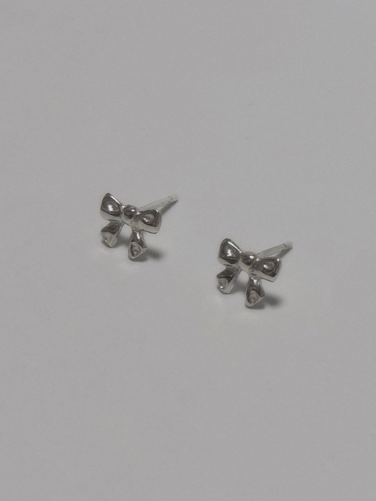 러브트릭스(LOVETRIX) silver925 Ribbon earring