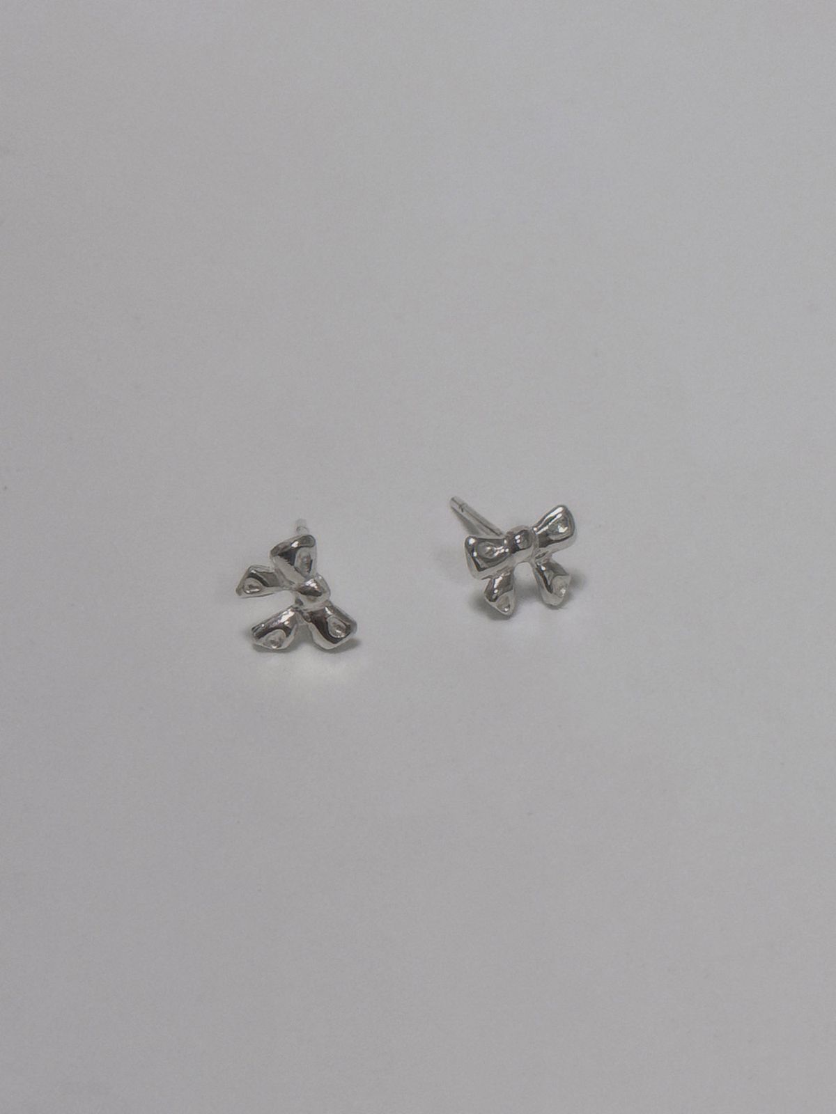 러브트릭스(LOVETRIX) silver925 Ribbon earring