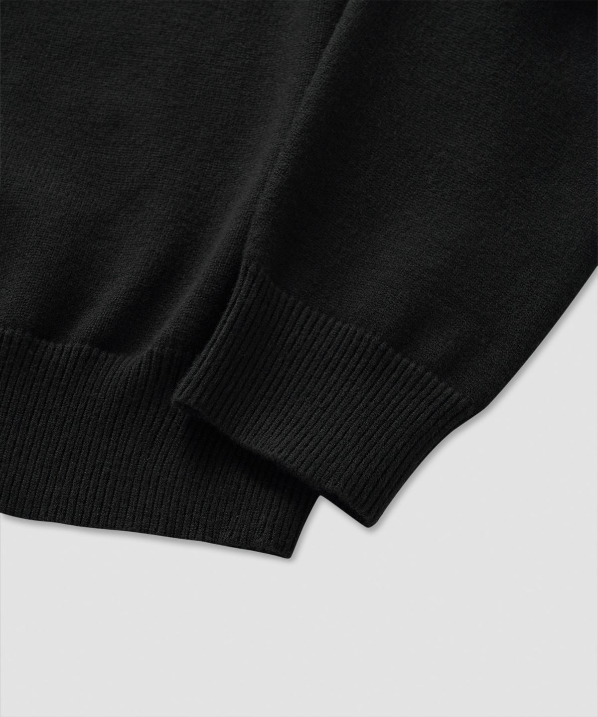 필프(PEALP) Hand-Embroidered Logo Knit Sweater 20(Black)