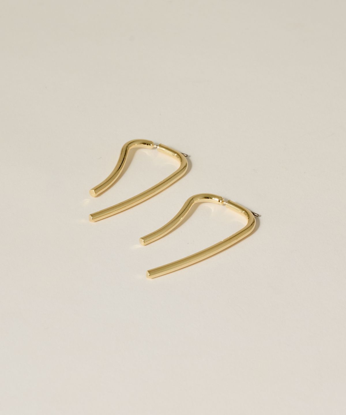 노비스도쿄(NOVICE TOKYO) 바이컬러 리니어 드롭 피어스(귀걸이) Bicolor Linear Drop Pierce / Gold