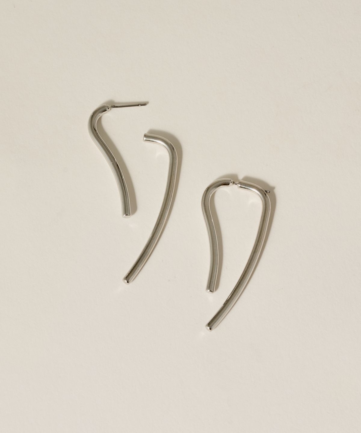 노비스도쿄(NOVICE TOKYO) 바이컬러 리니어 드롭 피어스(귀걸이) Bicolor Linear Drop Pierce / Silver