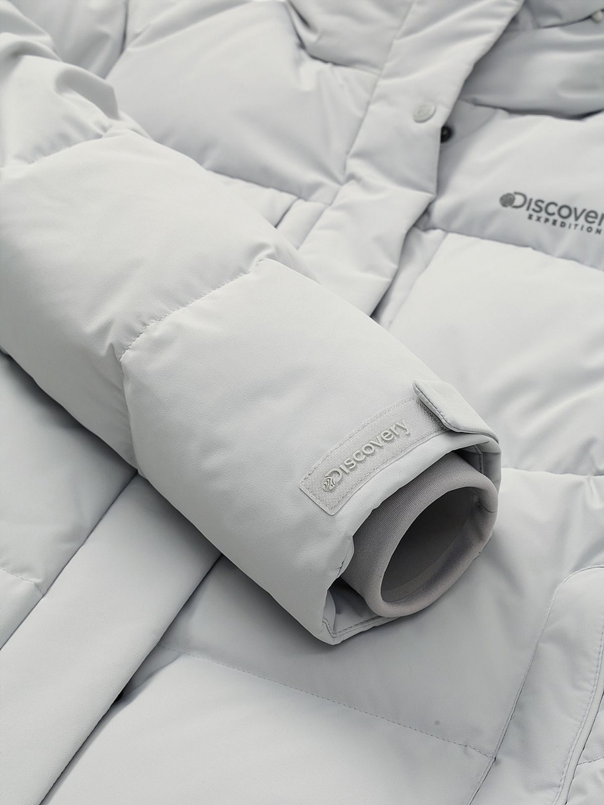 디스커버리 익스페디션(DISCOVERY EXPEDITION) 여성 레스터G 구스다운 숏패딩 (L/GREY)