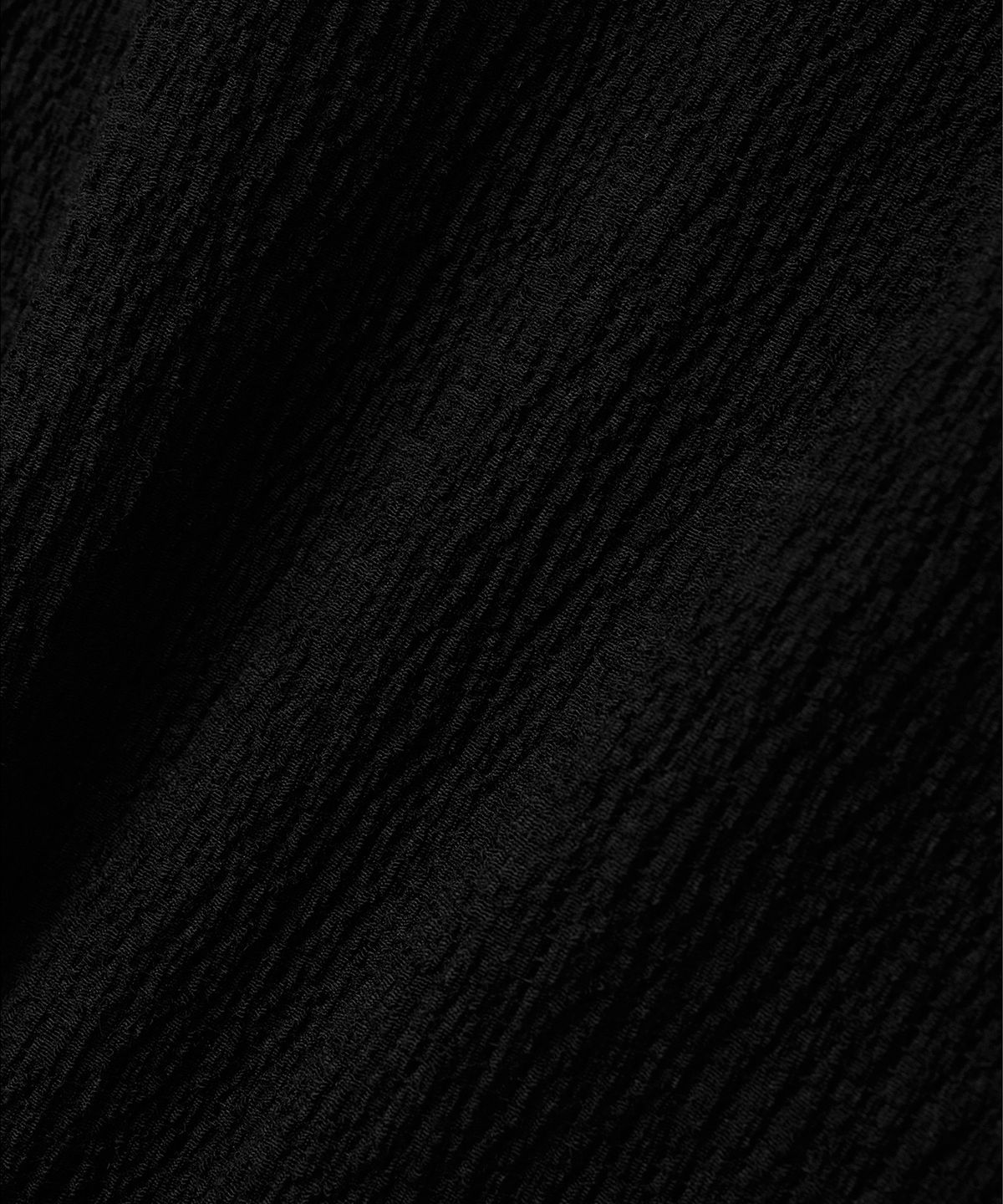 노이어(NOIRER) 플리츠 헨리넥 하프 티셔츠 (블랙)
