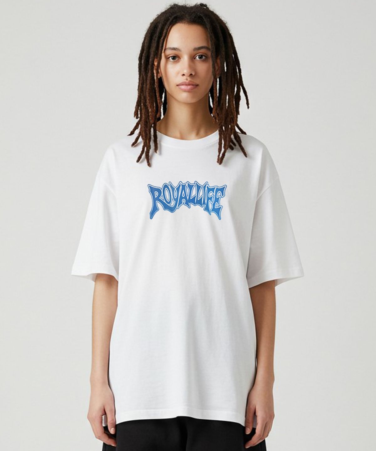 로얄라이프(ROYALLIFE) 그래피티 블루 로고 오버핏 반팔티 (RL2572 Graffiti Blue Logo Oversized Tee) - WHITE