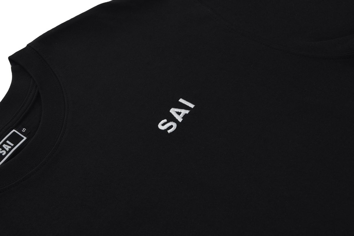 사이(SAI) 006 HOLY DISTORTION 그래픽 티셔츠 블랙