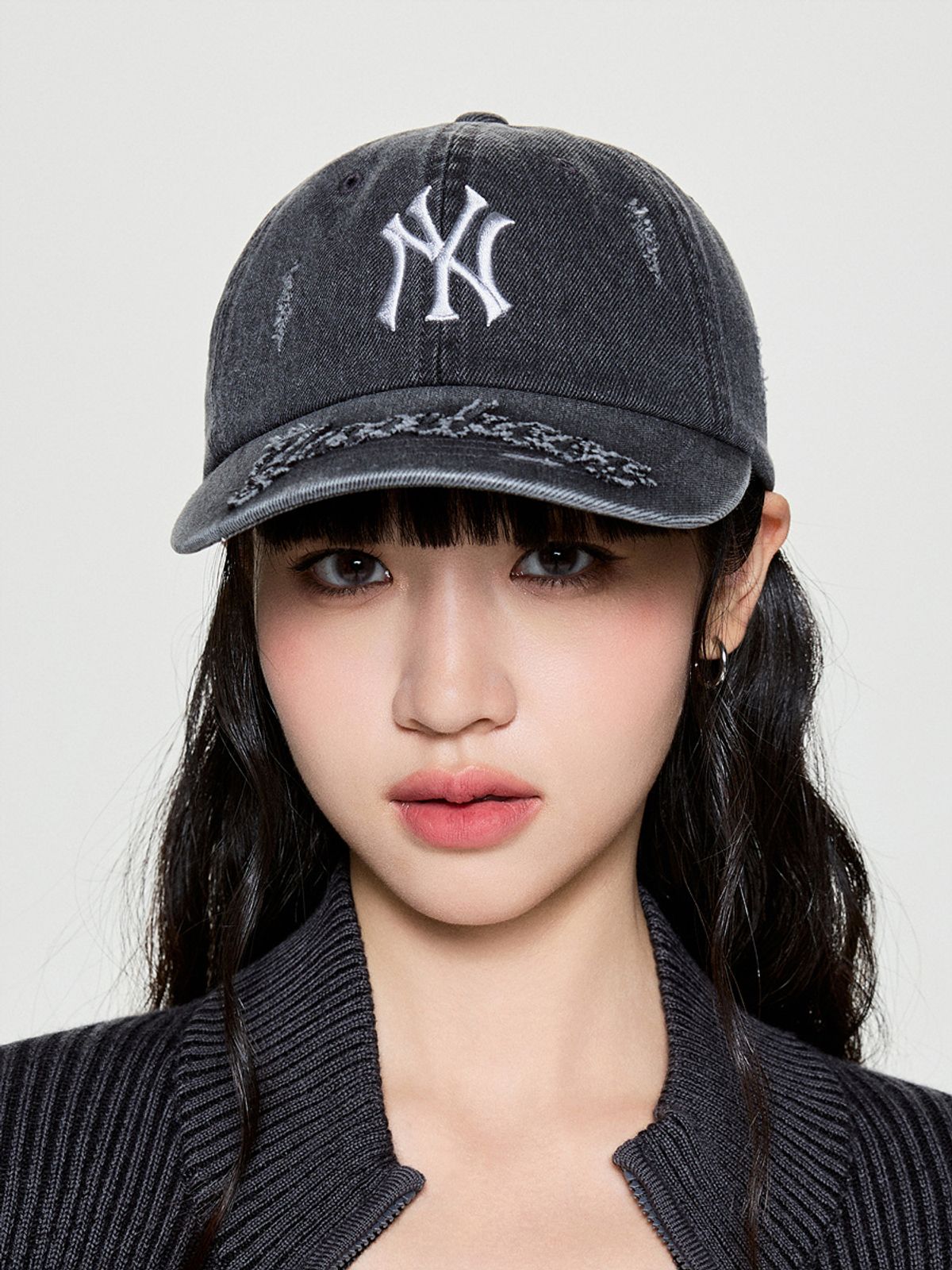 엠엘비(MLB) 빈티지 디스트로이드 데님 언스트럭쳐 볼캡 NY (Black)