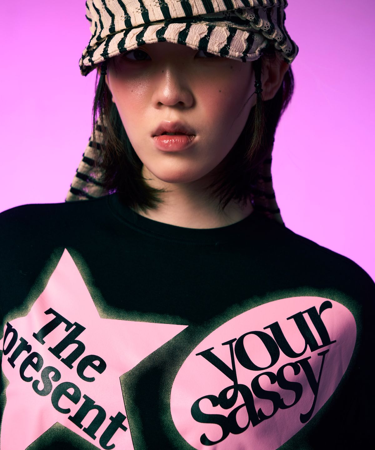 유얼쎄시(YOUR SASSY) Roll-Up Pin Tuck Tee (BLACK)