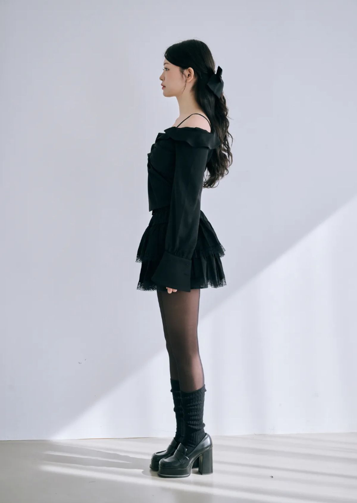 바이서우(BYSEOWOO) 소피 오프숄더 블라우스 (블랙)