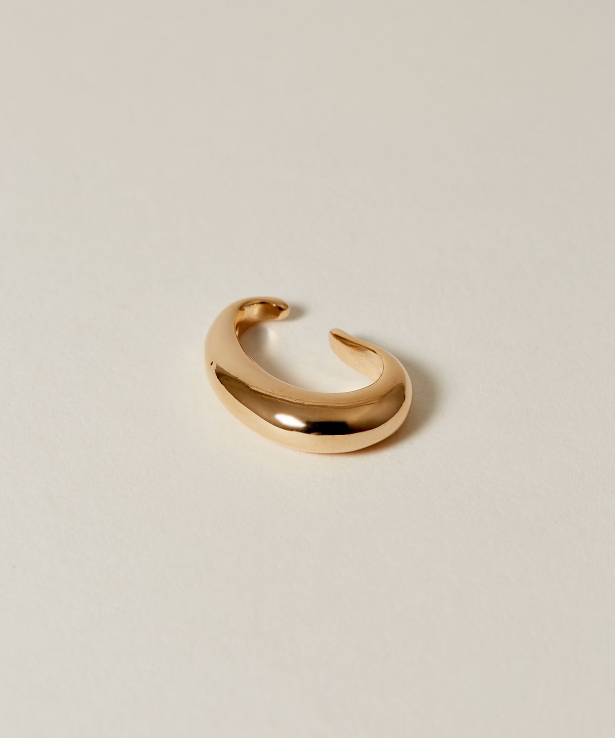 노비스도쿄(NOVICE TOKYO) 미니 드롭 행 이어커프 Mini Drop Hang Ear Cuff / Gold