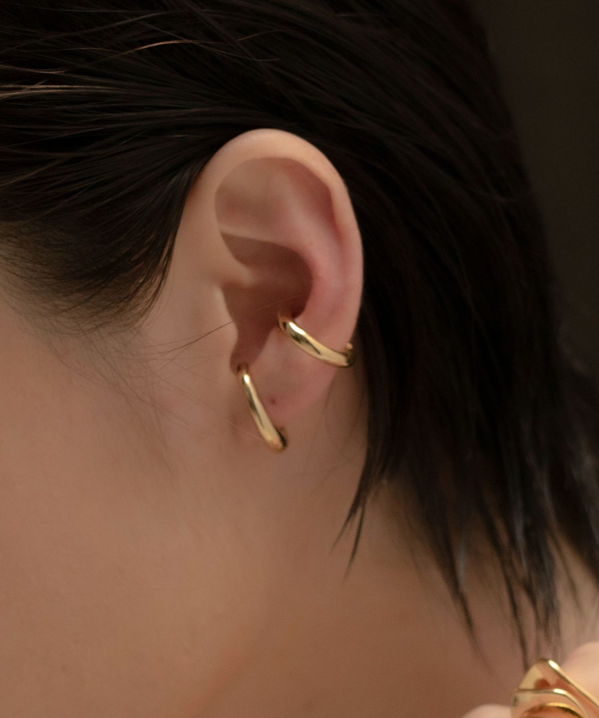 노비스도쿄(NOVICE TOKYO) 미니 드롭 행 이어커프 Mini Drop Hang Ear Cuff / Gold