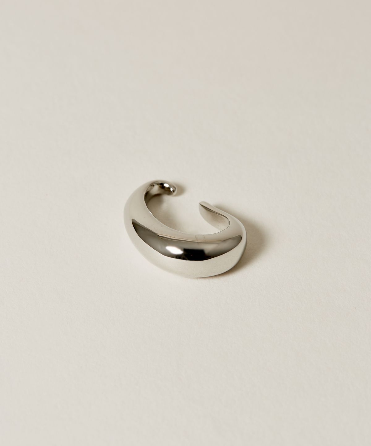 노비스도쿄(NOVICE TOKYO) 미니 드롭 행 이어커프 Mini Drop Hang Ear Cuff / Silver