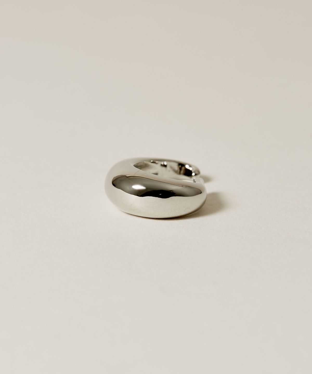 노비스도쿄(NOVICE TOKYO) 미니 드롭 행 이어커프 Mini Drop Hang Ear Cuff / Silver