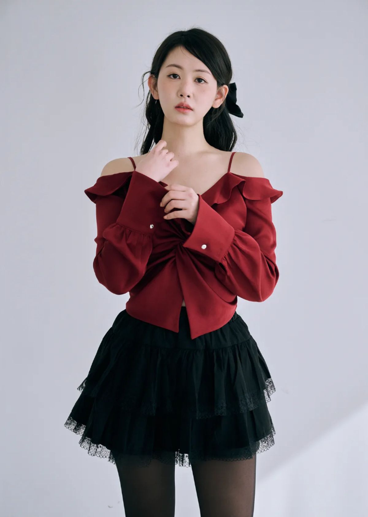 바이서우(BYSEOWOO) 소피 오프숄더 블라우스 (와인)