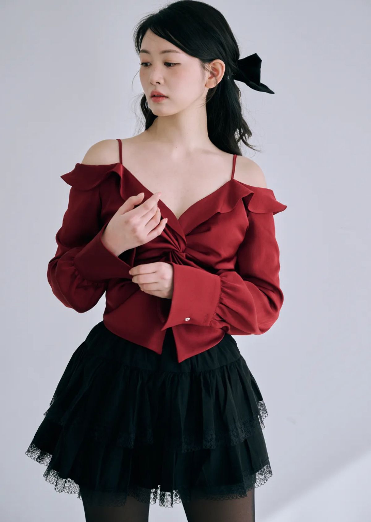 바이서우(BYSEOWOO) 소피 오프숄더 블라우스 (와인)
