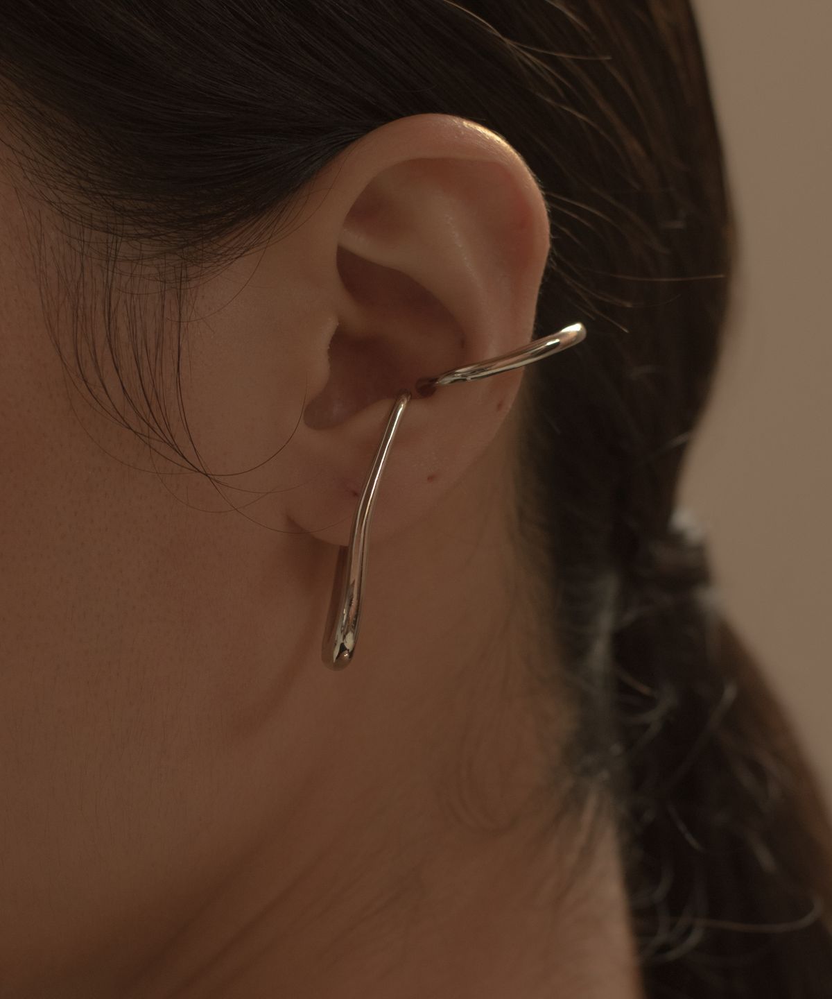노비스도쿄(NOVICE TOKYO) 더블 레이어드 라지 후프 이어커프 Double Layered Large Hoop Ear Cuff / Silver