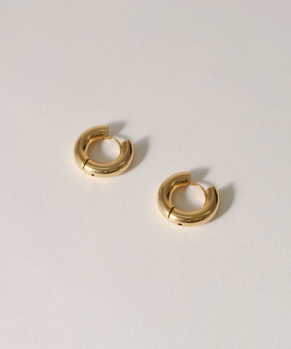 노비스도쿄(NOVICE TOKYO) 볼륨 힌지 후프 피어스 Hinged Thick Hoop Pierce［Stainless］ / Gold