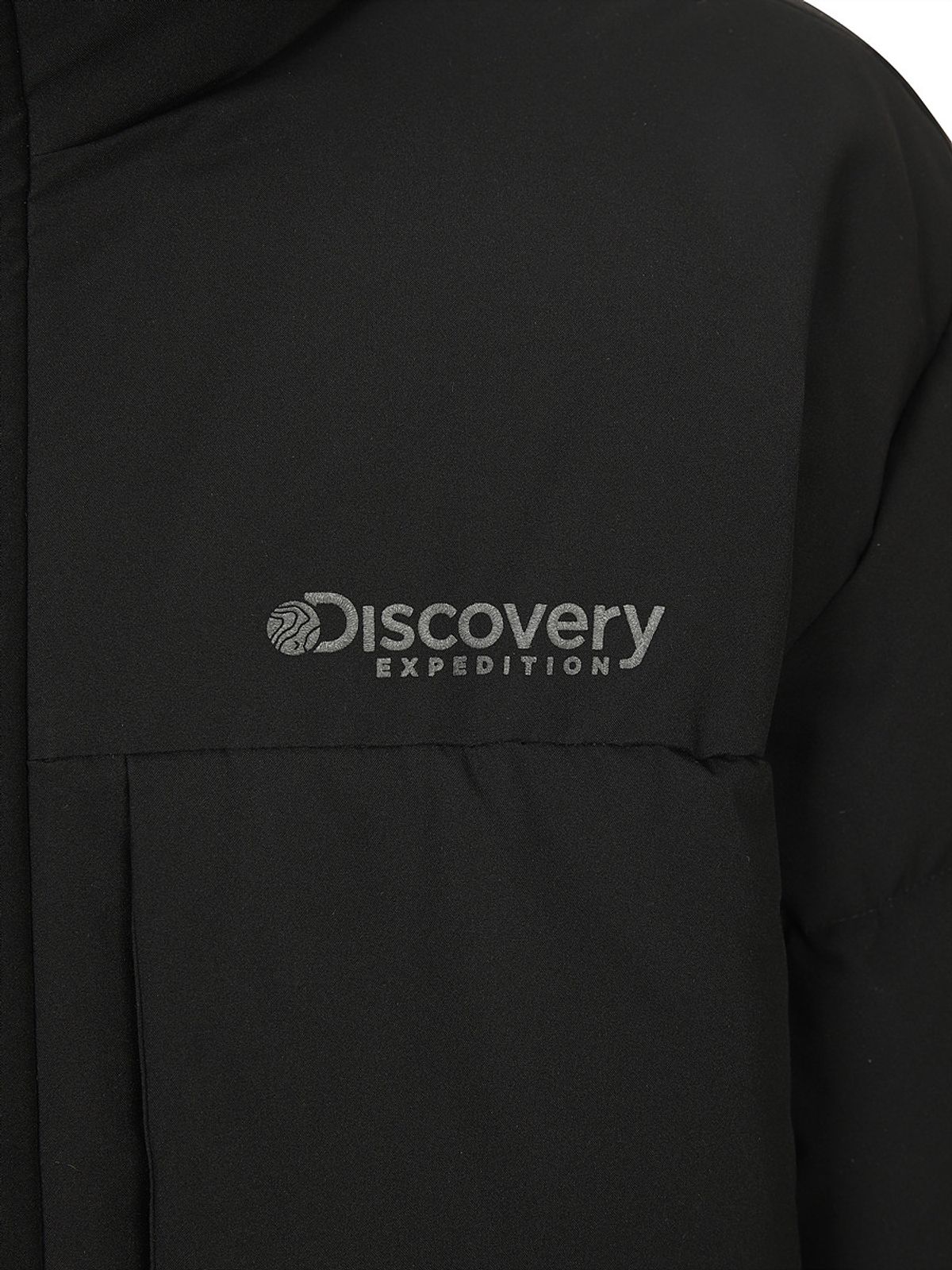 디스커버리 익스페디션(DISCOVERY EXPEDITION) 남성 레스터G 하이넥 구스다운 숏패딩 (BLACK)