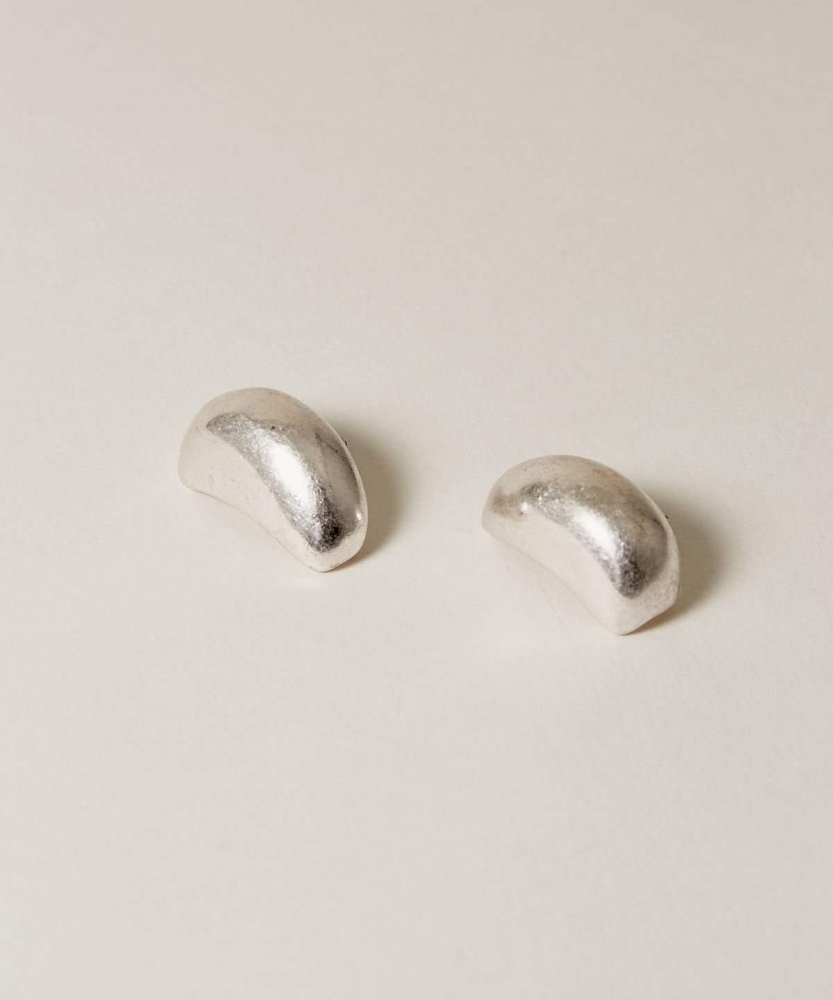 노비스도쿄(NOVICE TOKYO) 빈티지 캡 피어스 Vintage Cap Pierce / Silver
