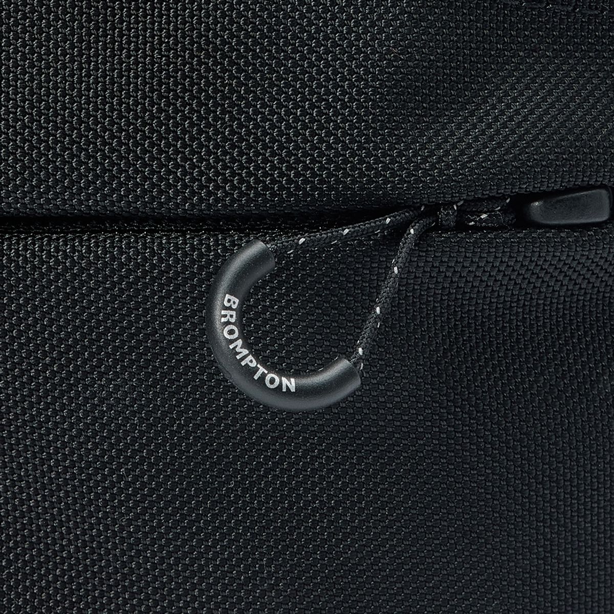 브롬톤 런던(BROMPTON LONDON) 6-SHAPED RING DETAIL CROSS BAG - BLACK (P255ACR110)