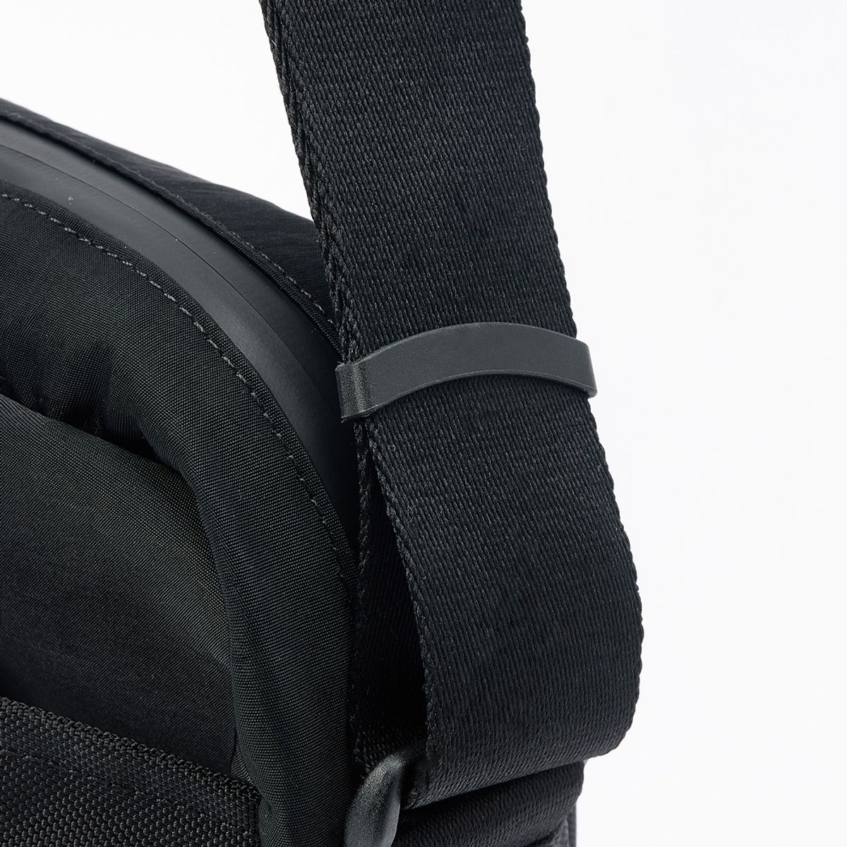 브롬톤 런던(BROMPTON LONDON) 6-SHAPED RING DETAIL CROSS BAG - BLACK (P255ACR110)