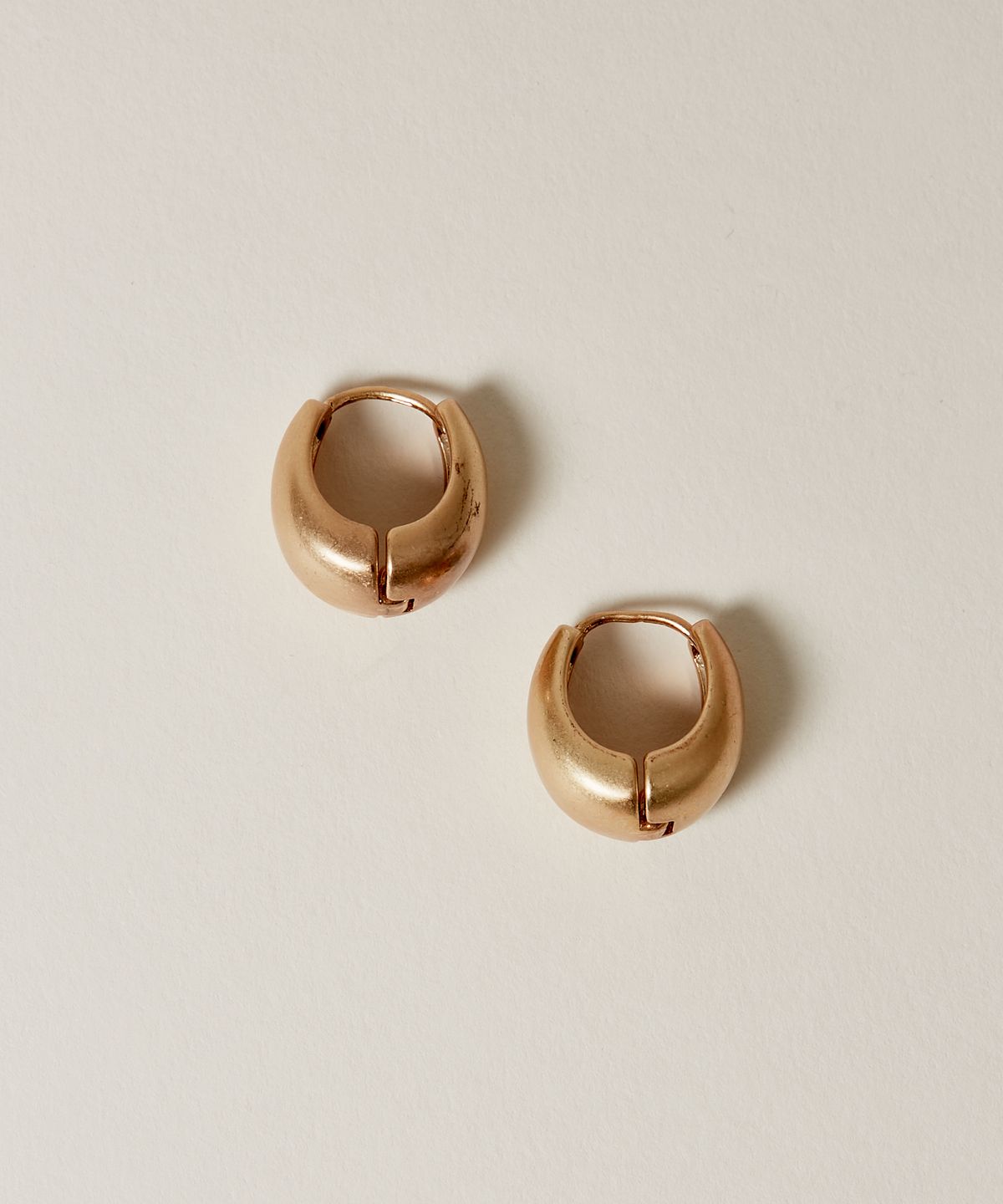 노비스도쿄(NOVICE TOKYO) 빈티지 컴팩트 타원 피어스 Vintage Compact Oval Pierce / Gold