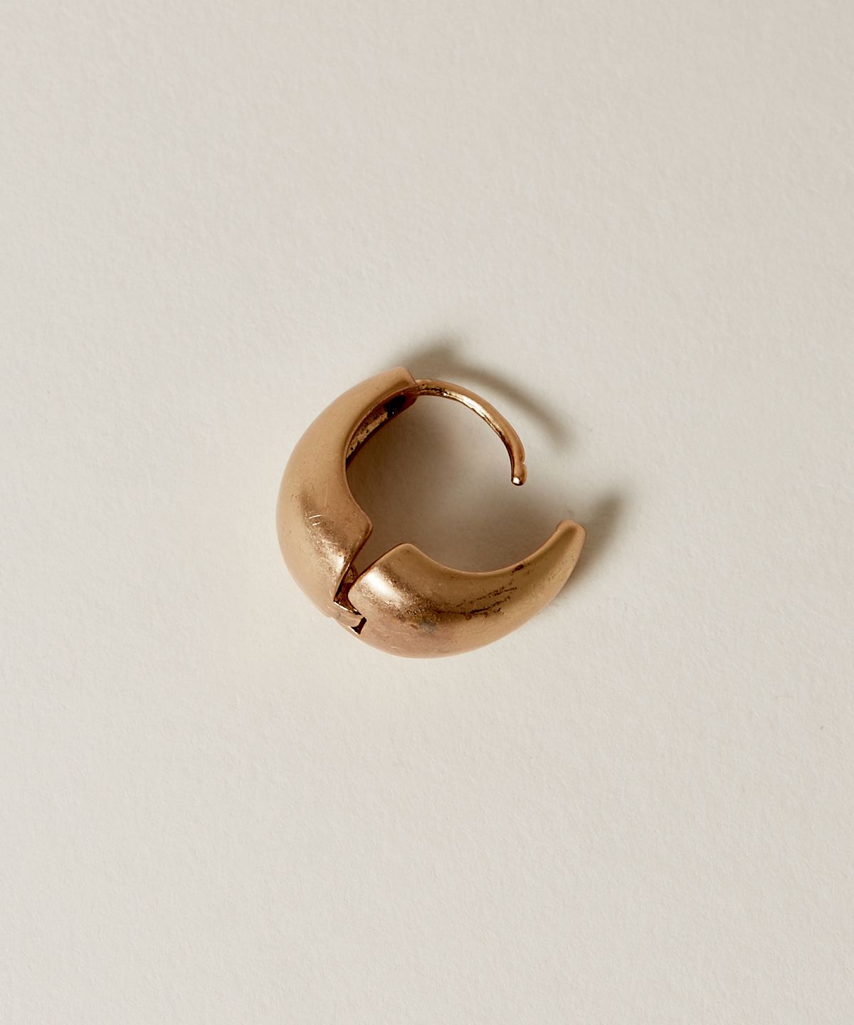 노비스도쿄(NOVICE TOKYO) 빈티지 컴팩트 타원 피어스 Vintage Compact Oval Pierce / Gold