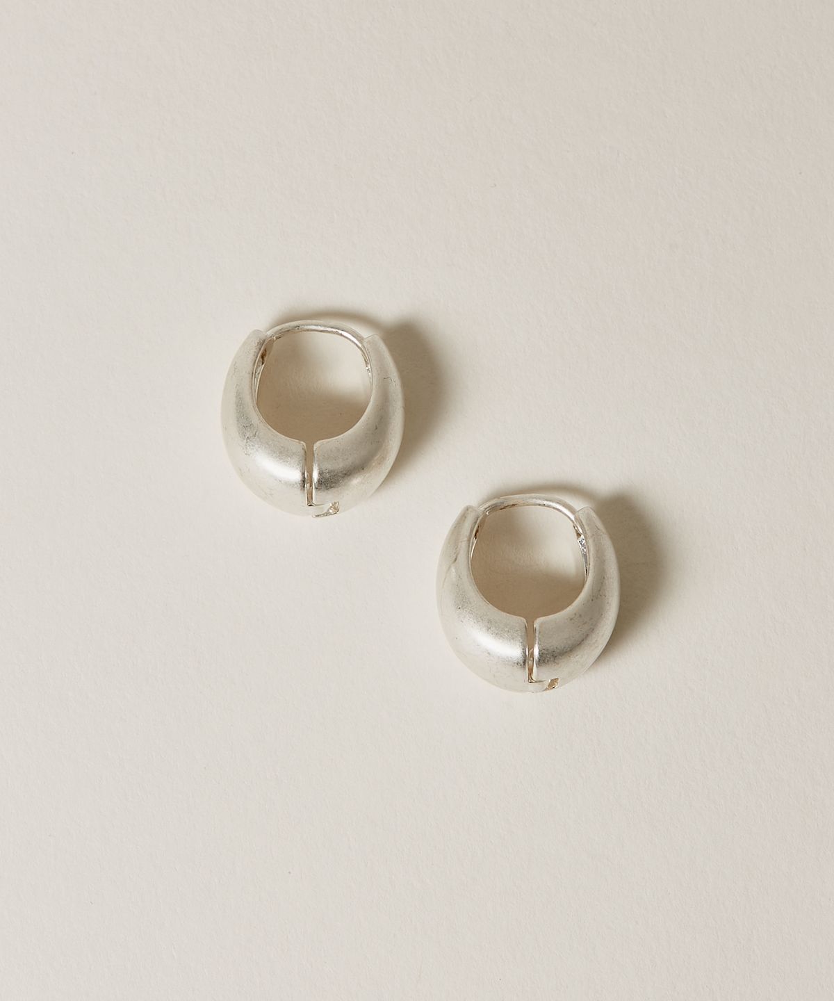 노비스도쿄(NOVICE TOKYO) 빈티지 컴팩트 타원 피어스 Vintage Compact Oval Pierce / Silver