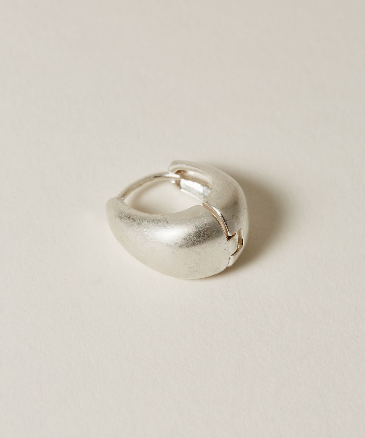 노비스도쿄(NOVICE TOKYO) 빈티지 컴팩트 타원 피어스 Vintage Compact Oval Pierce / Silver