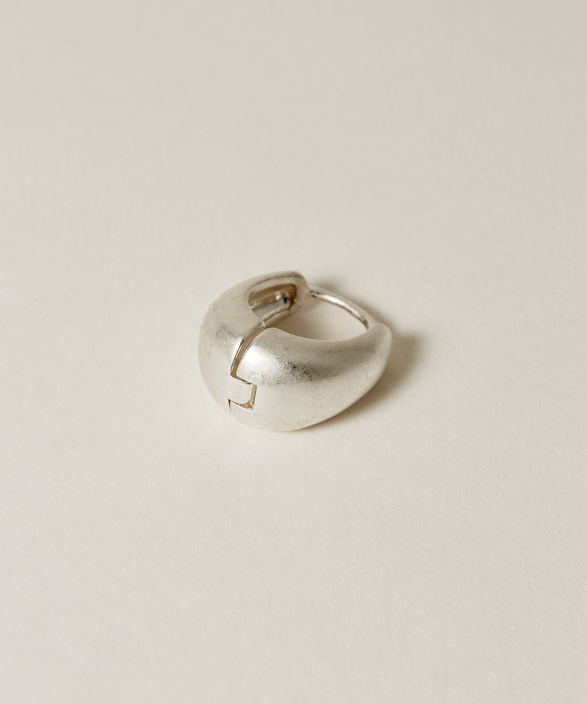 노비스도쿄(NOVICE TOKYO) 빈티지 컴팩트 타원 피어스 Vintage Compact Oval Pierce / Silver