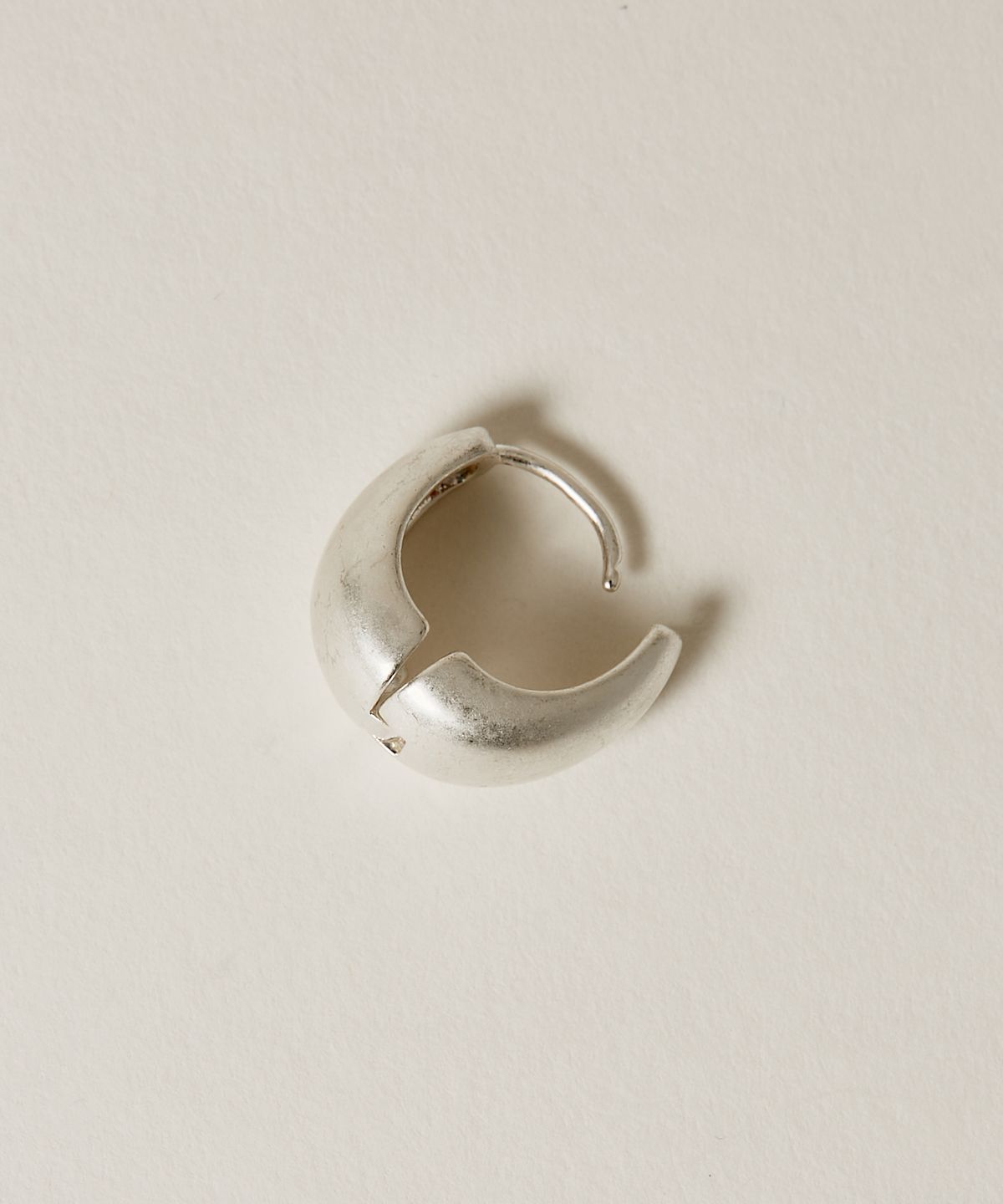 노비스도쿄(NOVICE TOKYO) 빈티지 컴팩트 타원 피어스 Vintage Compact Oval Pierce / Silver