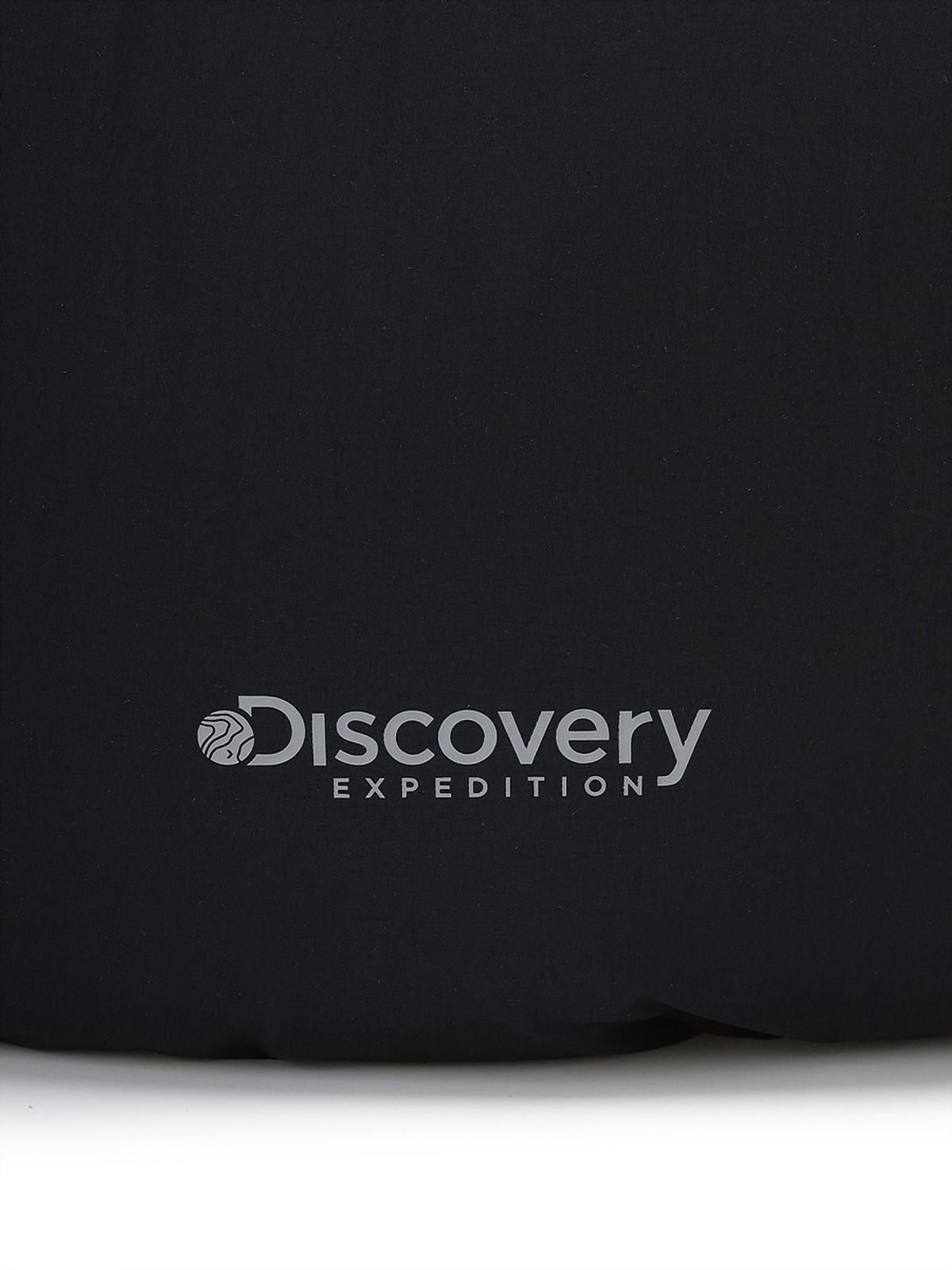 디스커버리 익스페디션(DISCOVERY EXPEDITION) 커브 패디드 드로스트링 퍼커링 백 L (BLACK)