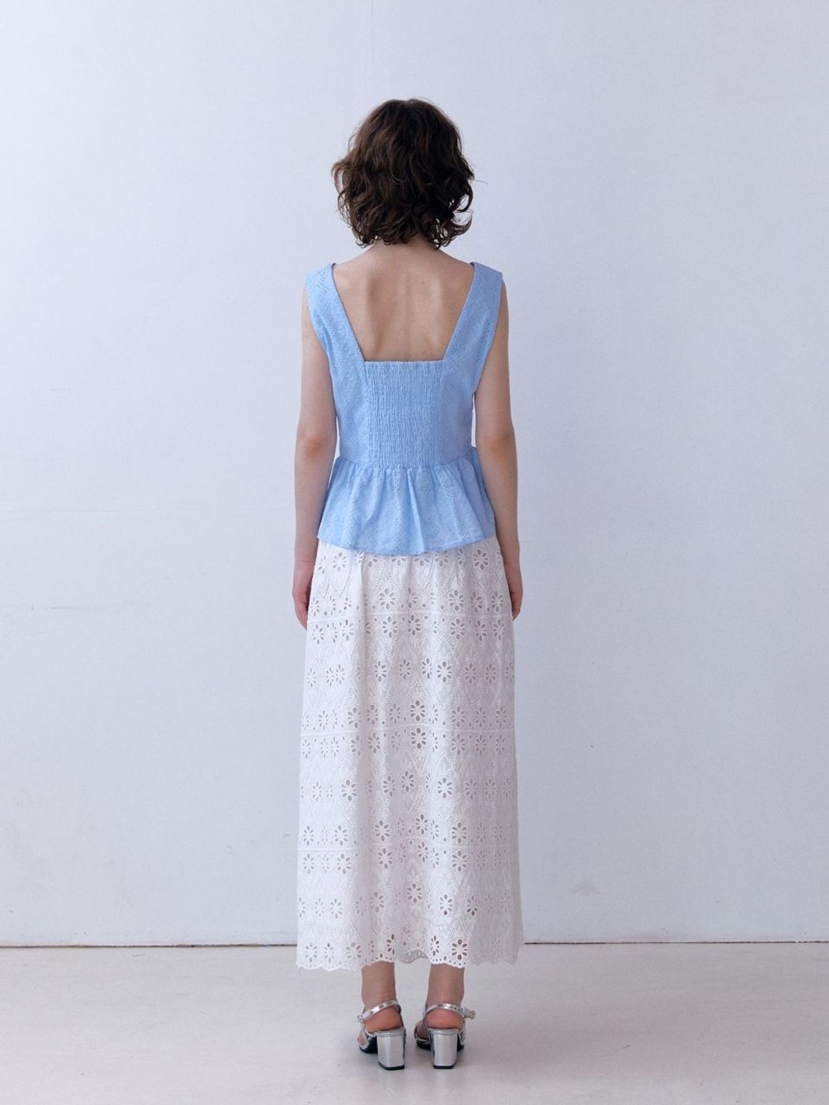 패브릭서울(FABRICSEOUL) punching sleeveless lace blouse_blue