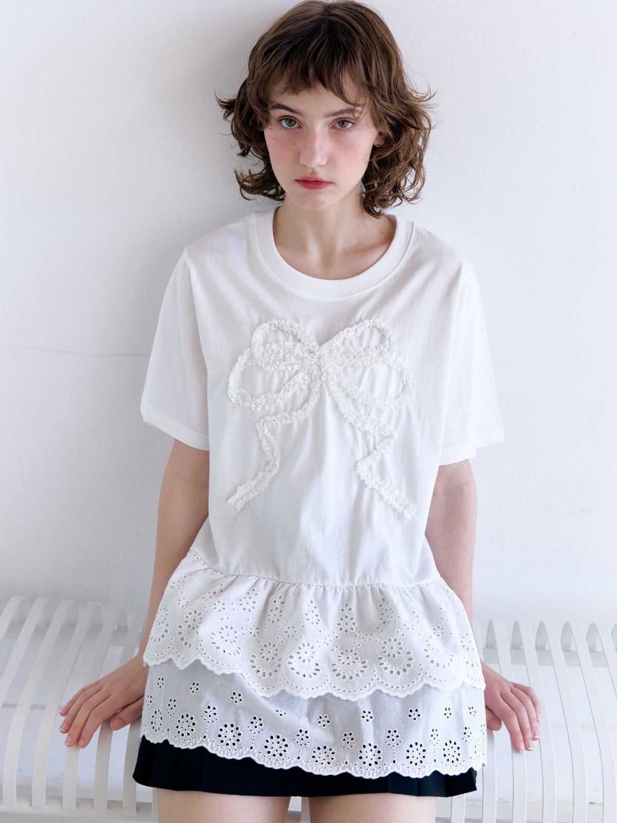 패브릭서울(FABRICSEOUL) Ribbon Lace Embroidered T-shirt