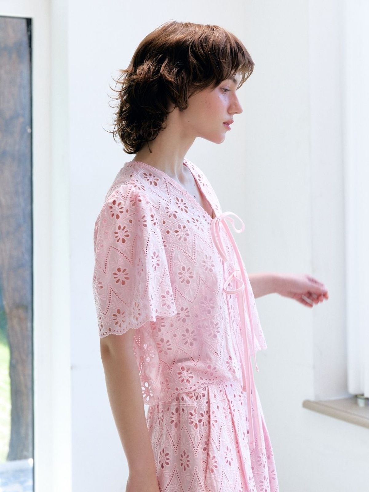 패브릭서울(FABRICSEOUL) French embroidered lace blouse