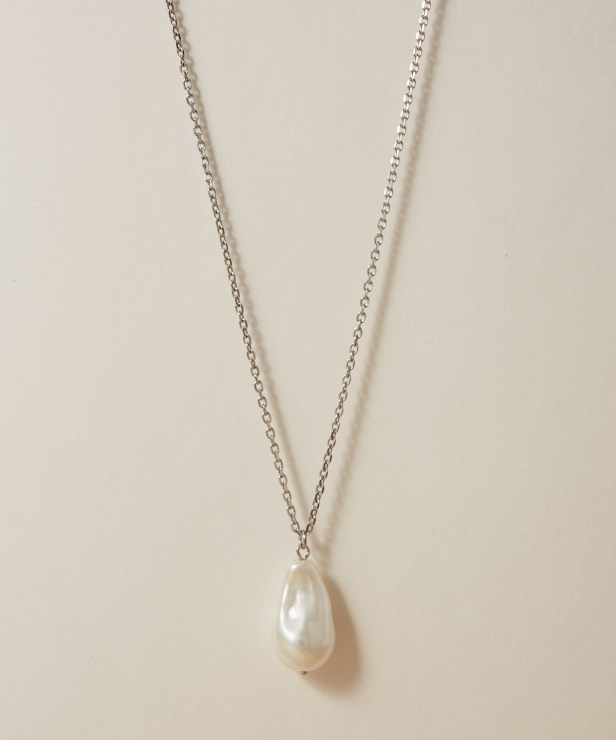 노비스도쿄(NOVICE TOKYO) 드롭 진주 롱 목걸이 Drop Pearl Long Necklace［Stainless］/ Silver
