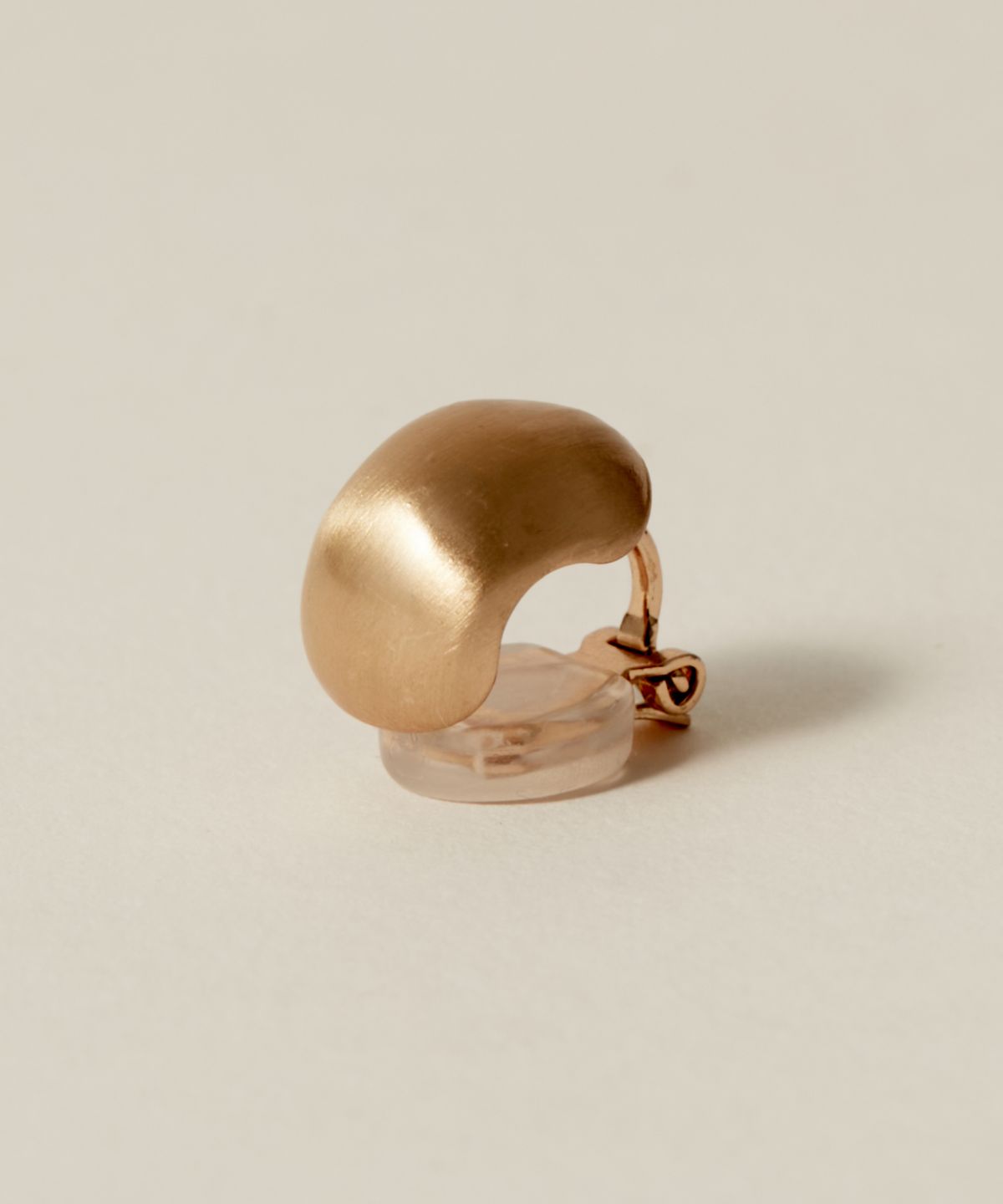 노비스도쿄(NOVICE TOKYO) 헤어라인 콩 귀걸이 Hairline Finish Beans Earring / Gold