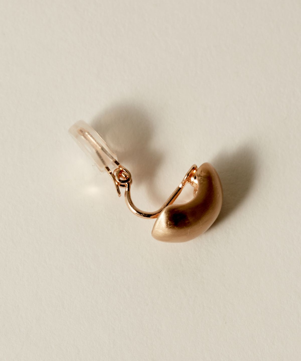 노비스도쿄(NOVICE TOKYO) 헤어라인 콩 귀걸이 Hairline Finish Beans Earring / Gold