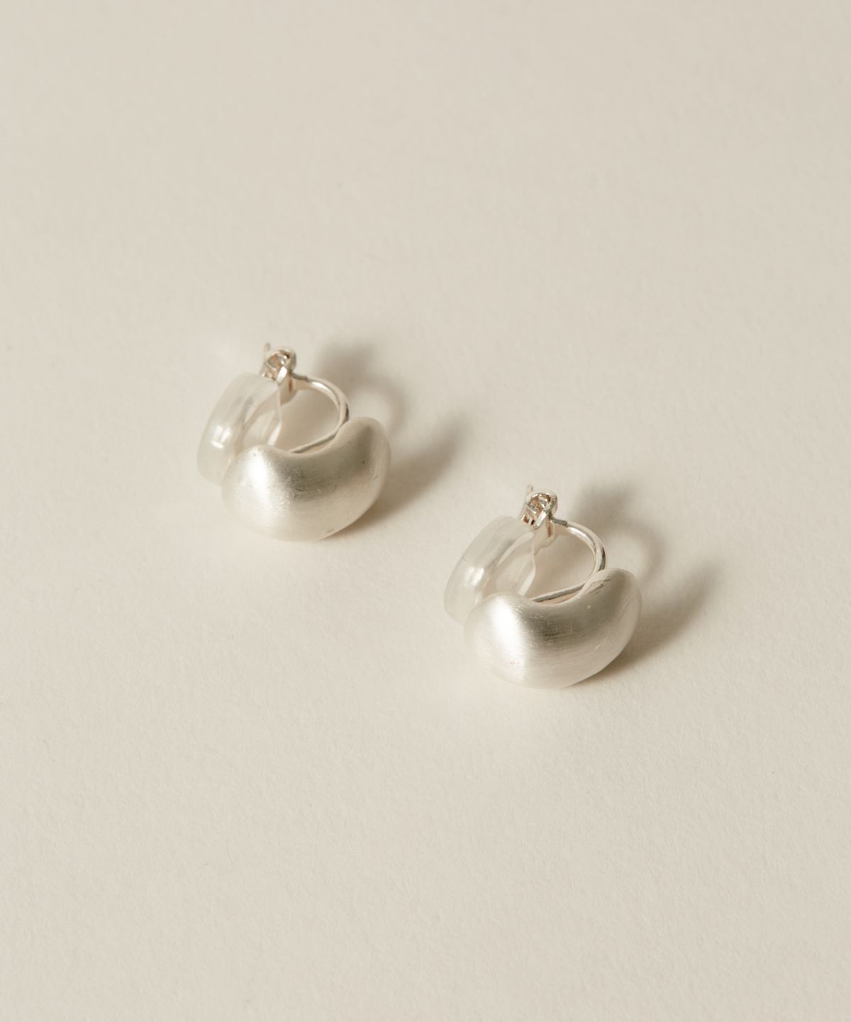 노비스도쿄(NOVICE TOKYO) 헤어라인 콩 귀걸이 Hairline Finish Beans Earring / Silver