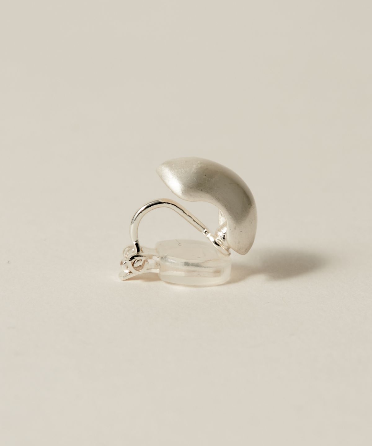 노비스도쿄(NOVICE TOKYO) 헤어라인 콩 귀걸이 Hairline Finish Beans Earring / Silver