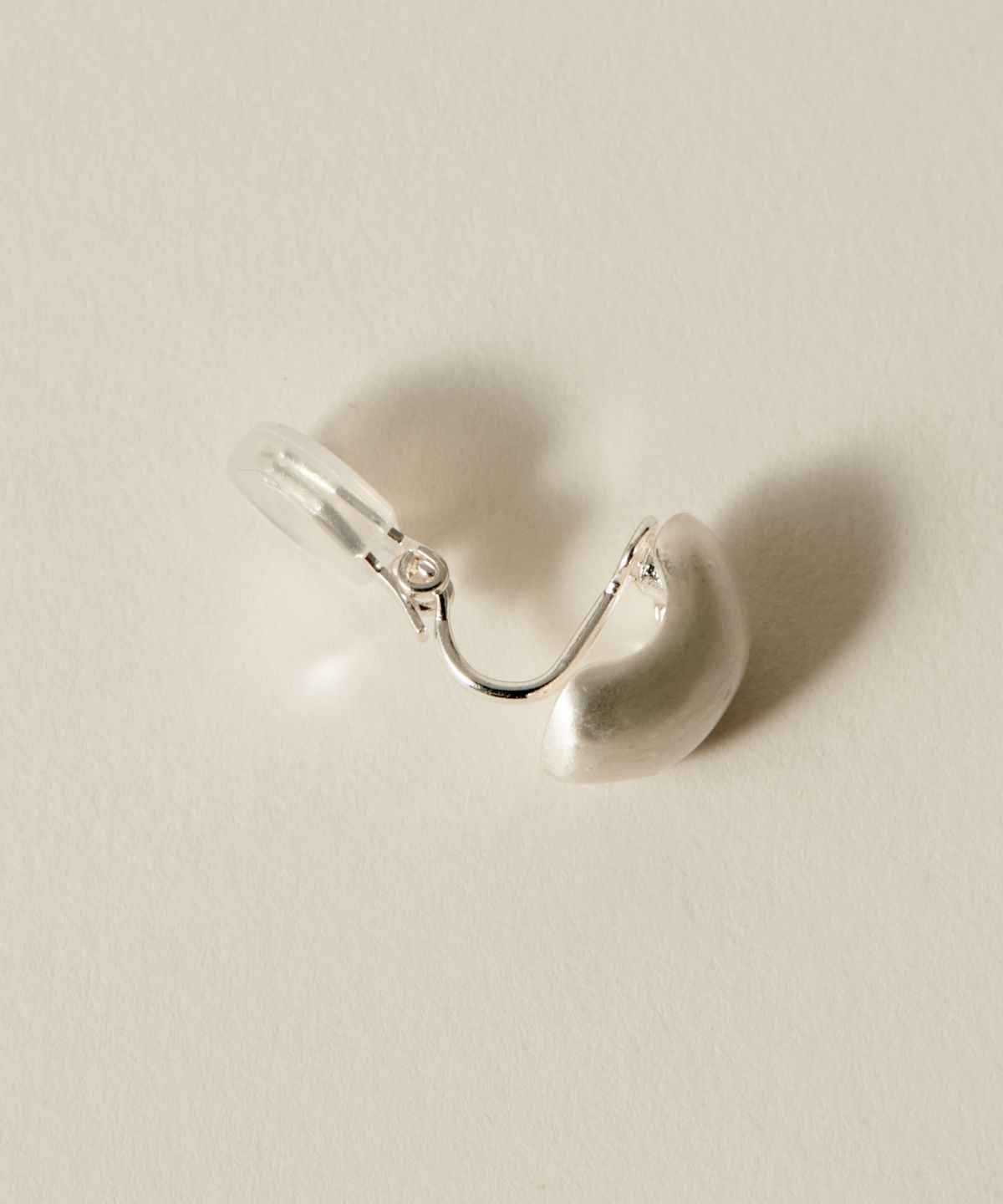 노비스도쿄(NOVICE TOKYO) 헤어라인 콩 귀걸이 Hairline Finish Beans Earring / Silver