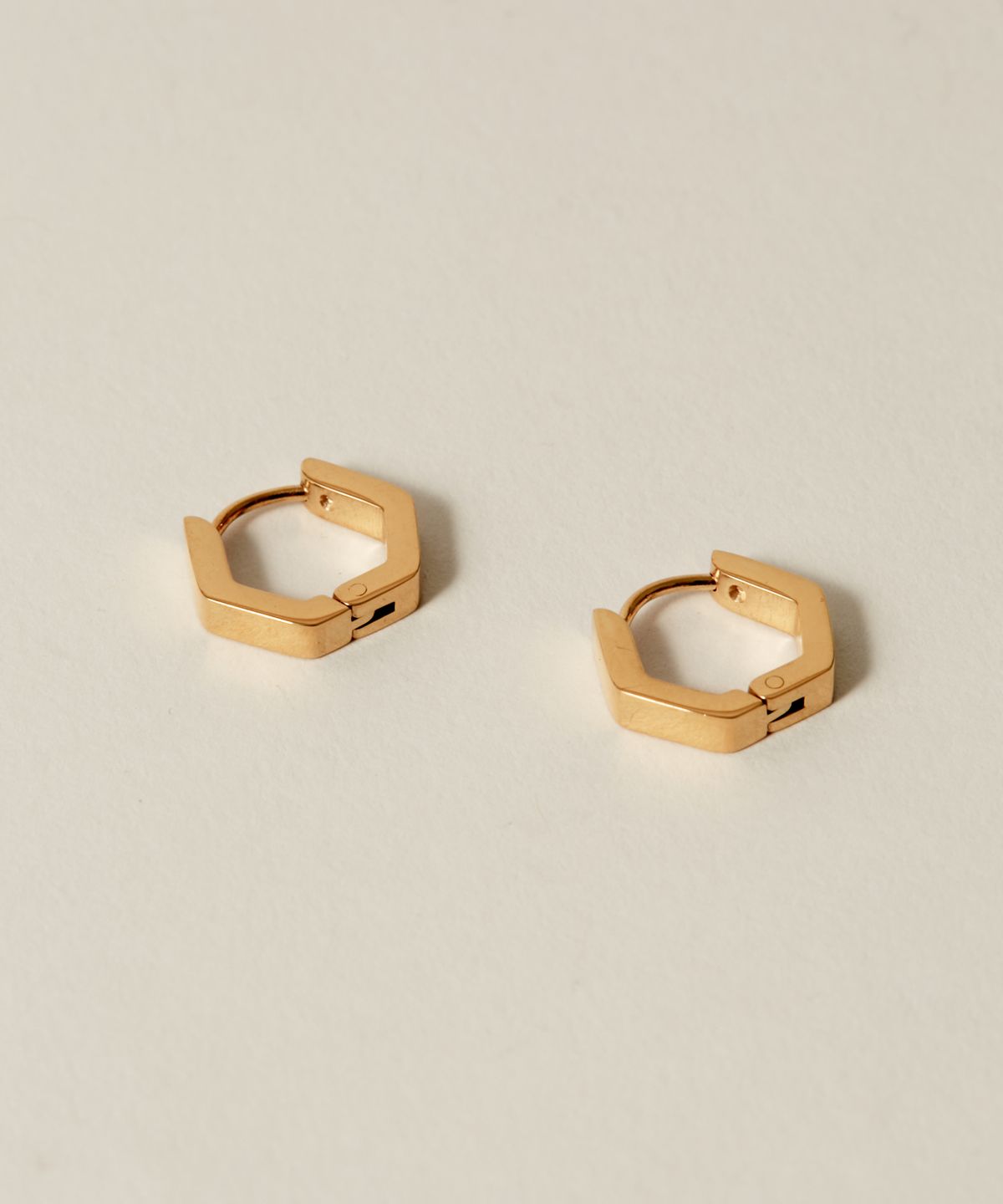 노비스도쿄(NOVICE TOKYO) 육각 힌지 후프 피어스 Hinged Hexagon Hoop Pierce[Stainless] / Gold