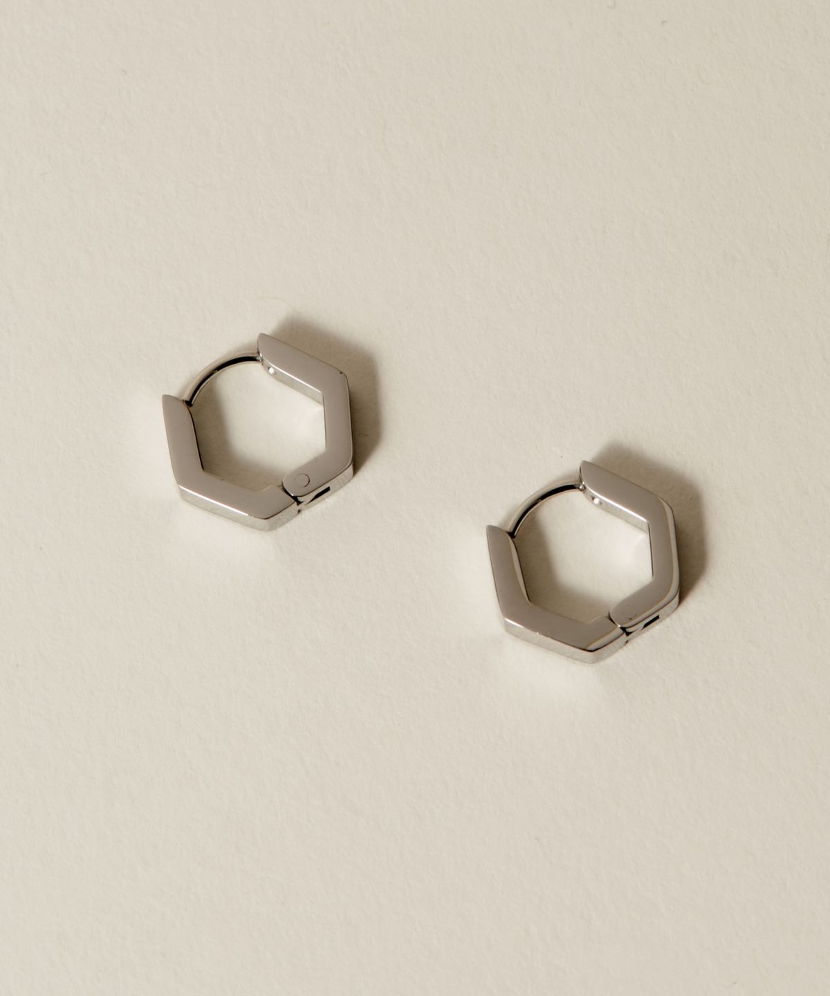 노비스도쿄(NOVICE TOKYO) 육각 힌지 후프 피어스 Hinged Hexagon Hoop Pierce[Stainless] / Silver