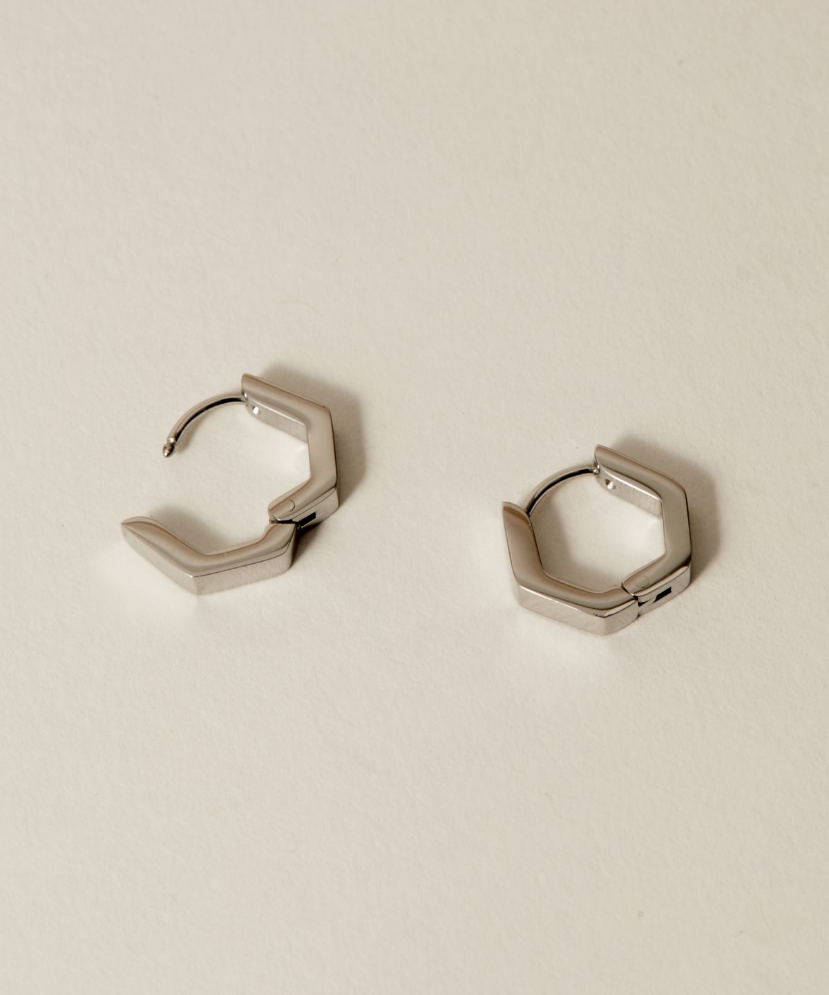 노비스도쿄(NOVICE TOKYO) 육각 힌지 후프 피어스 Hinged Hexagon Hoop Pierce[Stainless] / Silver