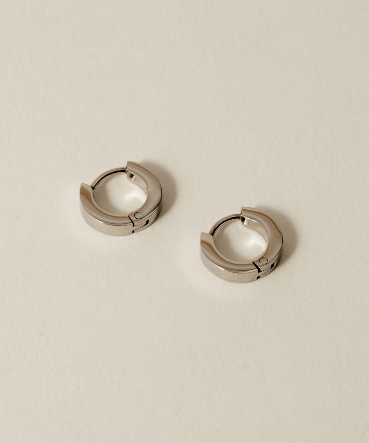 노비스도쿄(NOVICE TOKYO) 힌지 미니 후프 피어스 Hinged Mini Hoop Pierce[Stainless] / Silver