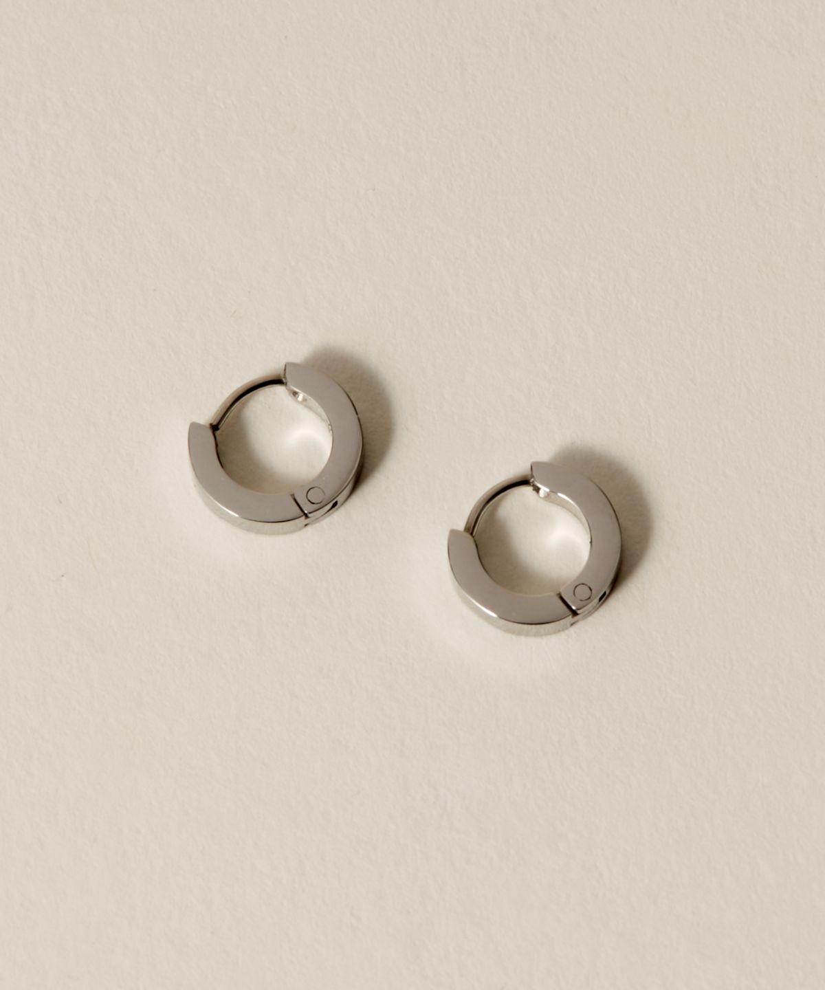 노비스도쿄(NOVICE TOKYO) 힌지 미니 후프 피어스 Hinged Mini Hoop Pierce[Stainless] / Silver