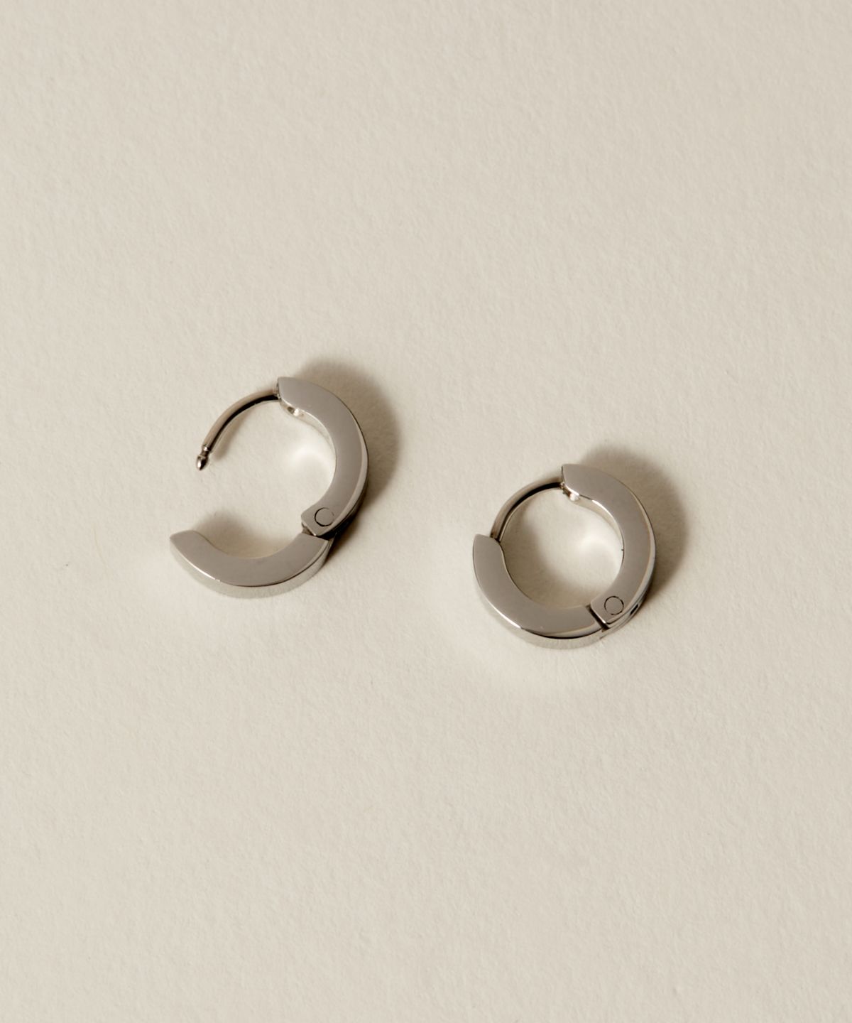 노비스도쿄(NOVICE TOKYO) 힌지 미니 후프 피어스 Hinged Mini Hoop Pierce[Stainless] / Silver