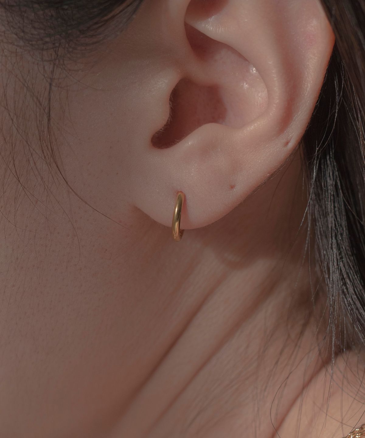 노비스도쿄(NOVICE TOKYO) 얇은 힌지 후프 피어스 Hinged Thin Hoop Pierce [Stainless] (3 Size) / Gold