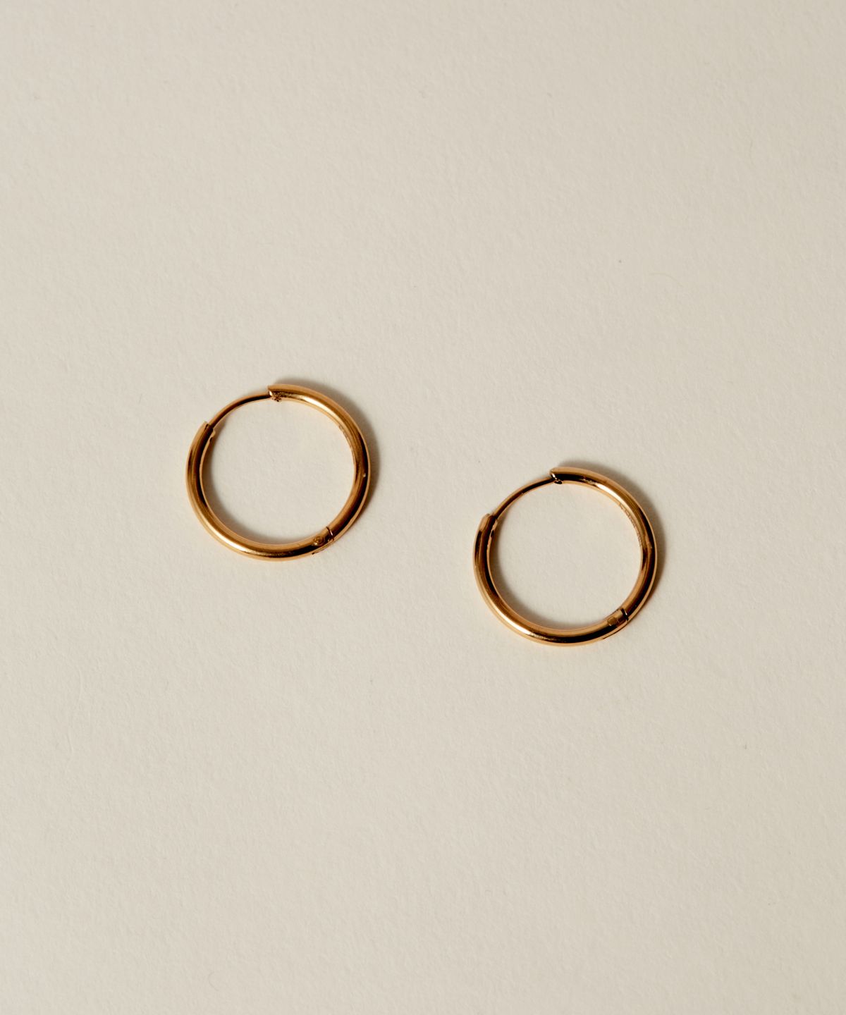 노비스도쿄(NOVICE TOKYO) 얇은 힌지 후프 피어스 Hinged Thin Hoop Pierce [Stainless] (3 Size) / Gold